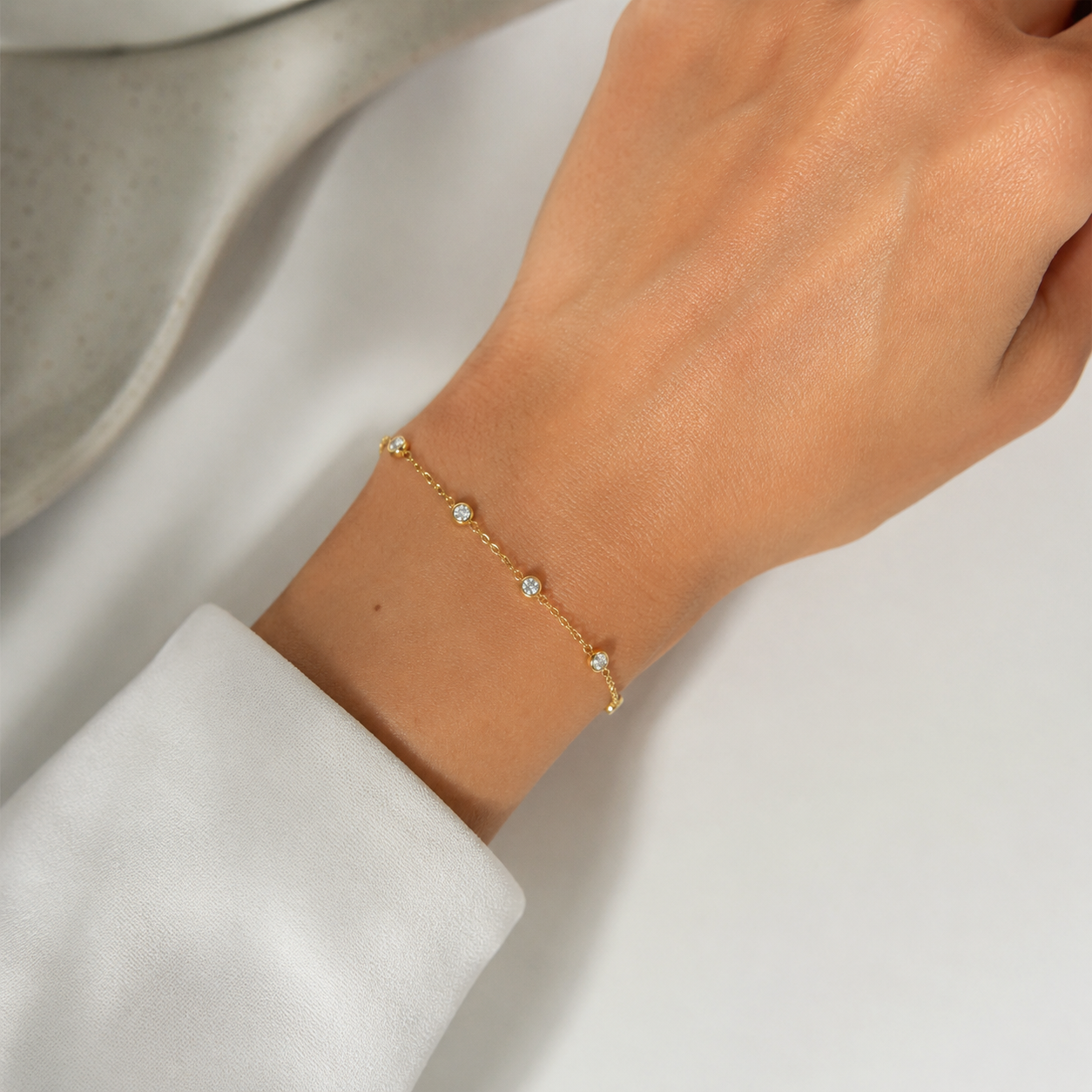 BRACCIALE MINIMALISTA CON CHARM IN ZIRCONE | PLACCATO ORO 18K