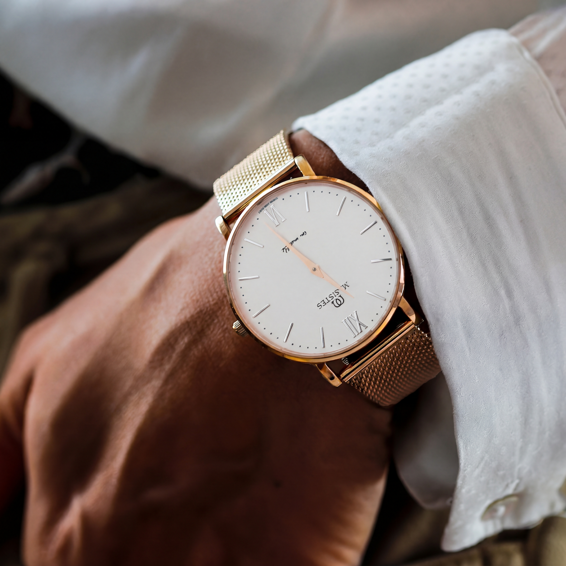 KLASSISCHE EN-MAILLE-UHR